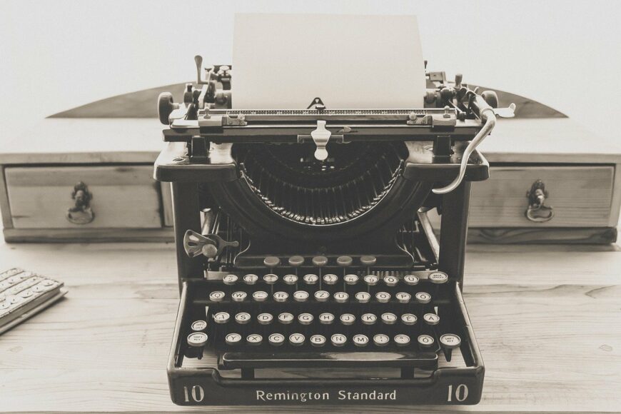typewriter 1248088 1280 2 Услуги издательской деятельности в стране выросли на 10% за год