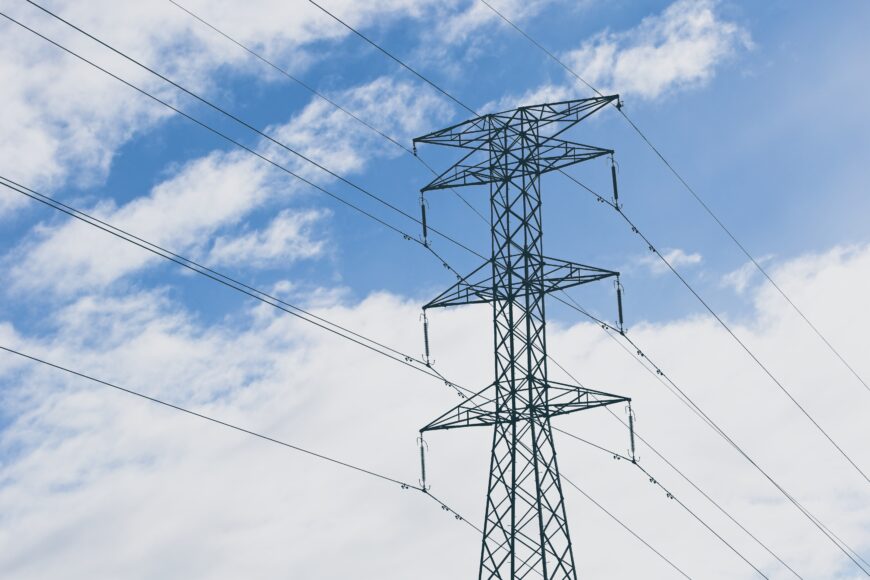 electric tow4er with blue cloudy sky Общий рынок энергоресурсов будет создан в ЕАЭС