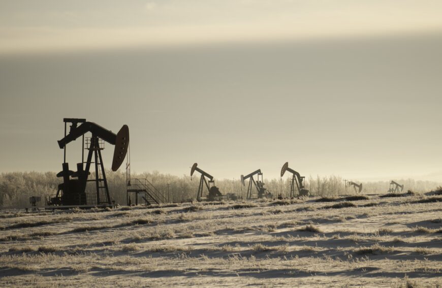 field with oil pump jacks surrounded by greenery cloudy sky sunlight Новые залежи нефти обнаружили на месторождении Узень в Мангистау