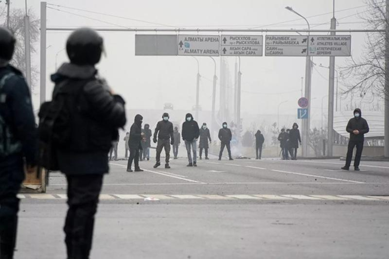 Генпрокуратура: За участие в январских погромах в Казахстане платили от $20 до $100