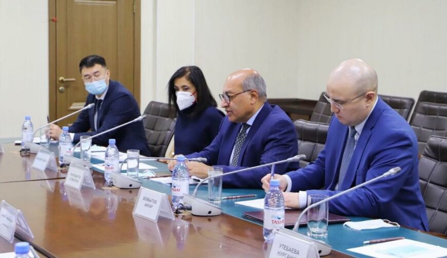 Ерулан Жамаубаев провел встречу с заместителем председателя Высшего совета по реформам Сэром Сума Чакрабарти